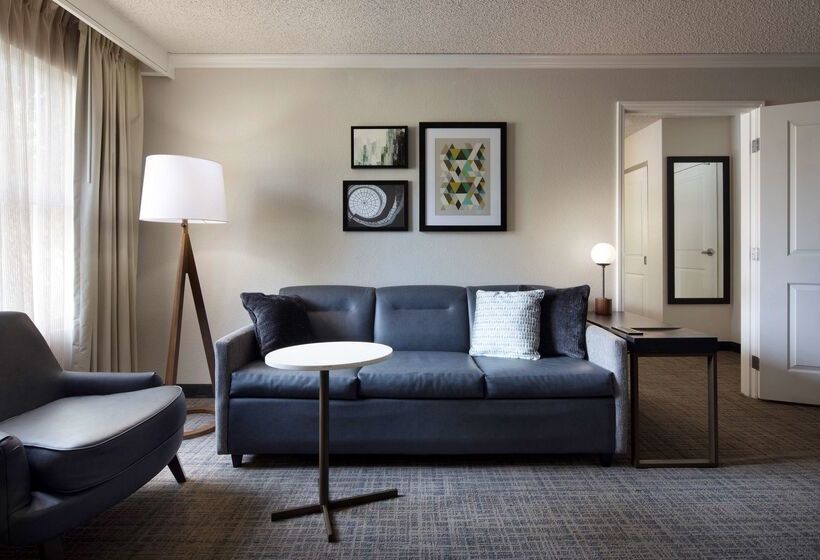 اقامتگاه Sonesta Es Suites Fresno