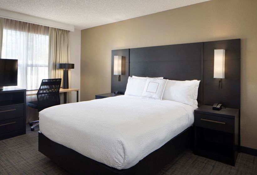 اقامتگاه Sonesta Es Suites Fresno