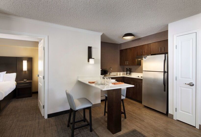 اقامتگاه Sonesta Es Suites Fresno