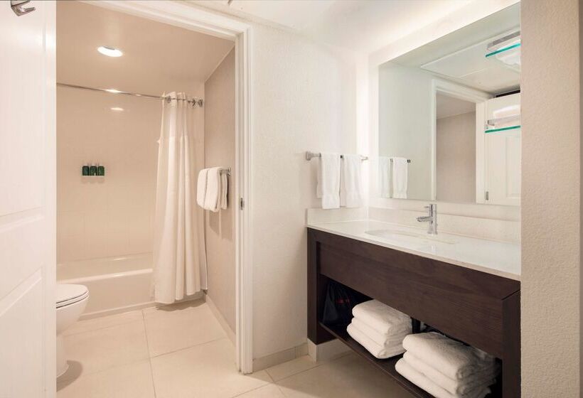 اقامتگاه Sonesta Es Suites Fresno