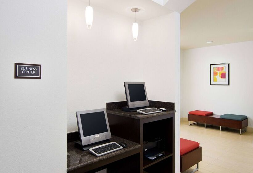 اقامتگاه Sonesta Es Suites Fresno