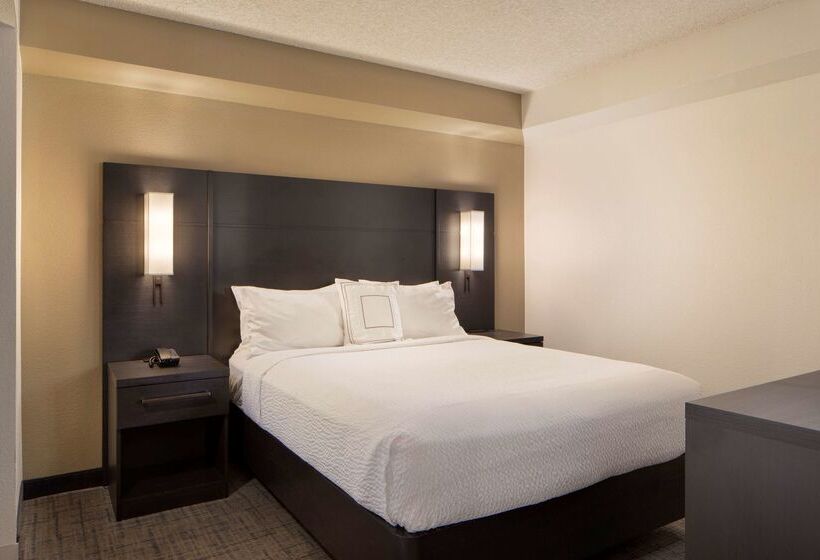 اقامتگاه Sonesta Es Suites Fresno