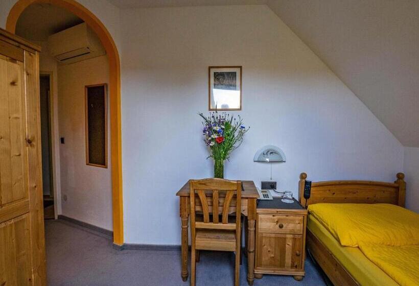 Aamiaismajoitus (B&B) Gästehaus Pointner