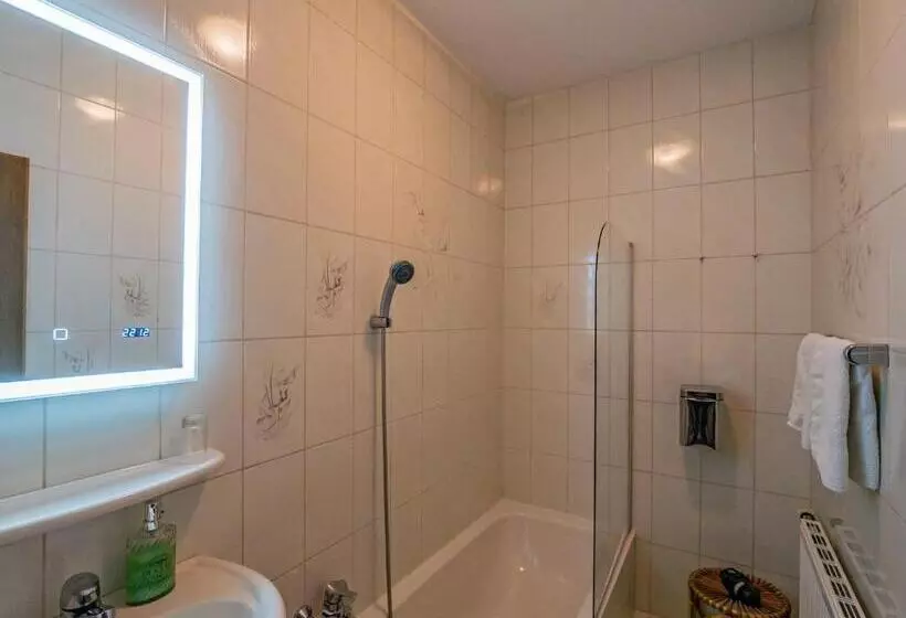 Aamiaismajoitus (B&B) Gästehaus Pointner