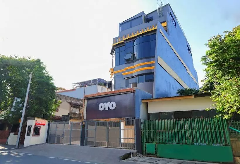 ホテル Oyo 2308 Seven Season Residence