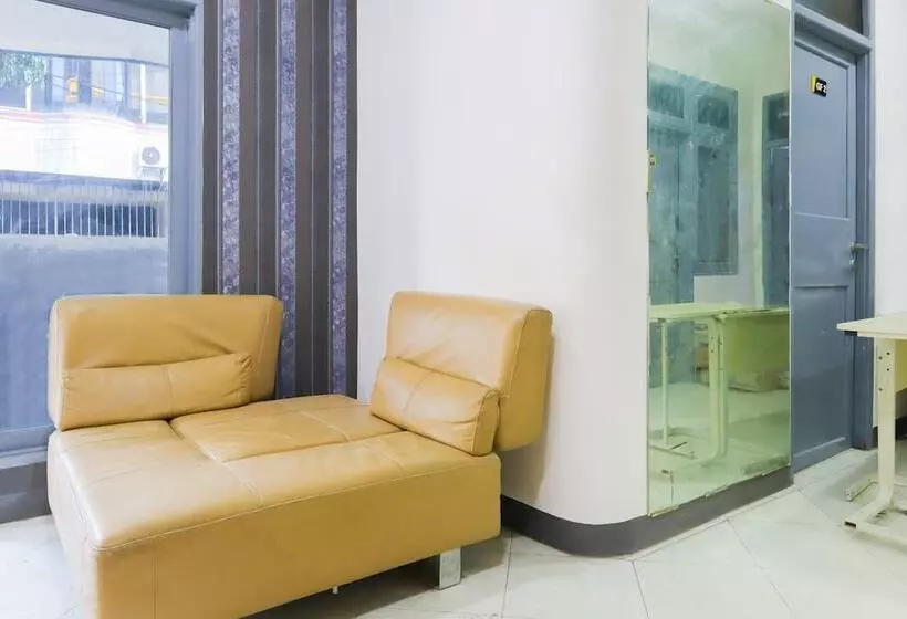 ホテル Oyo 2308 Seven Season Residence