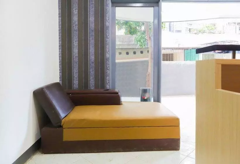 ホテル Oyo 2308 Seven Season Residence