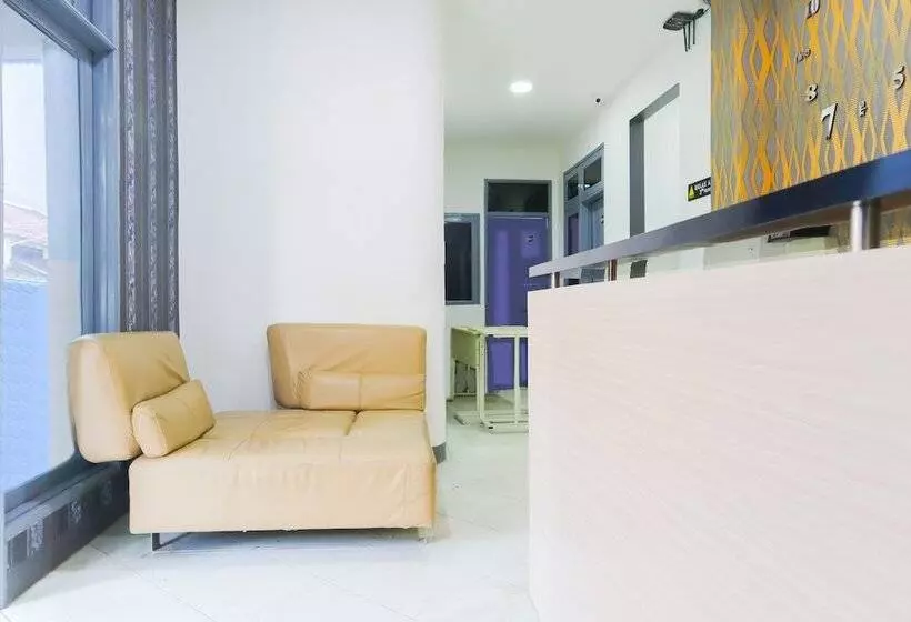 ホテル Oyo 2308 Seven Season Residence