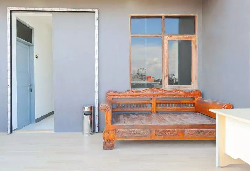 ホテル Oyo 2308 Seven Season Residence