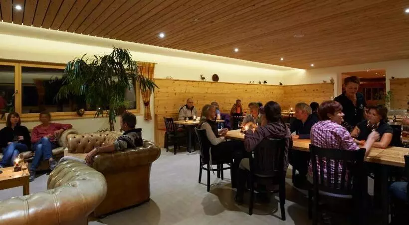 هتل Reitstall Und Saloon San Jon