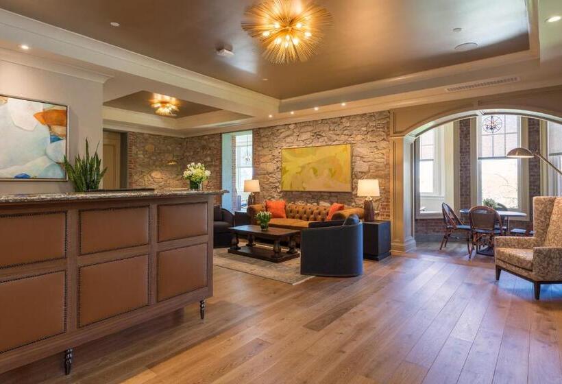 בית מלון כפרי The Abbey Inn & Spa