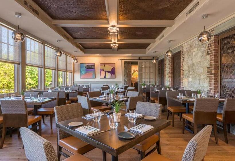 בית מלון כפרי The Abbey Inn & Spa