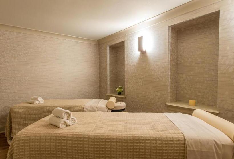 בית מלון כפרי The Abbey Inn & Spa