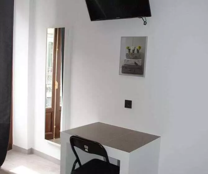 هاستل Fuencarral Rooms