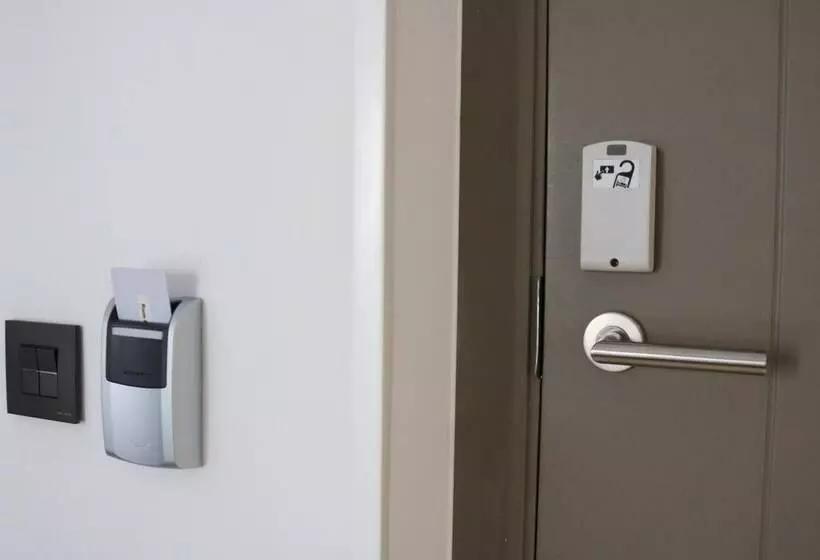 هاستل Fuencarral Rooms