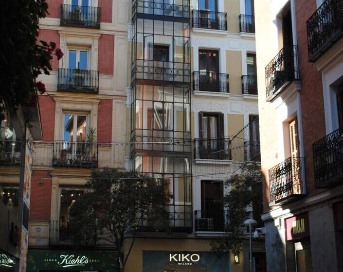 هاستل Fuencarral Rooms