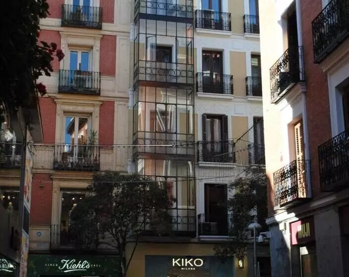 هاستل Fuencarral Rooms