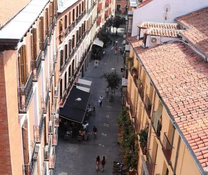 هاستل Fuencarral Rooms