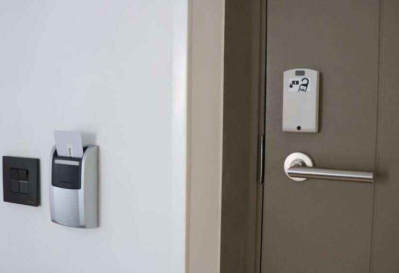 هاستل Fuencarral Rooms