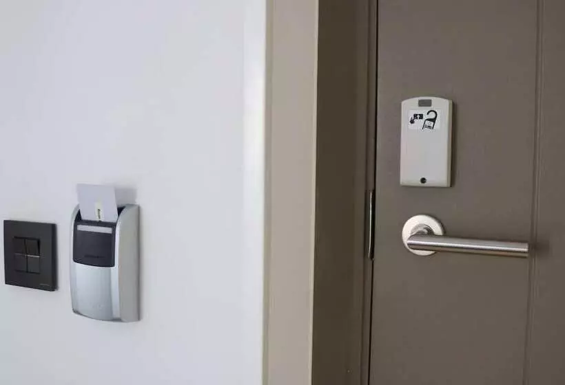 هاستل Fuencarral Rooms