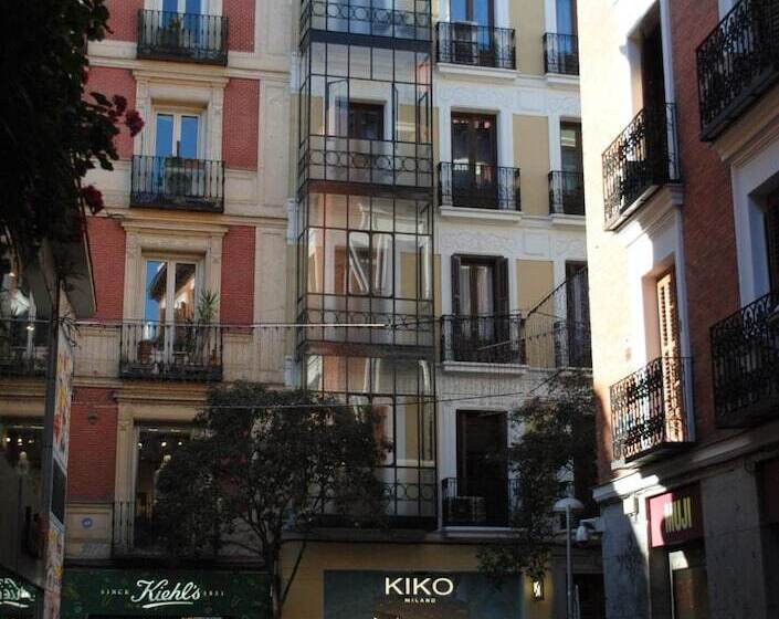 هاستل Fuencarral Rooms