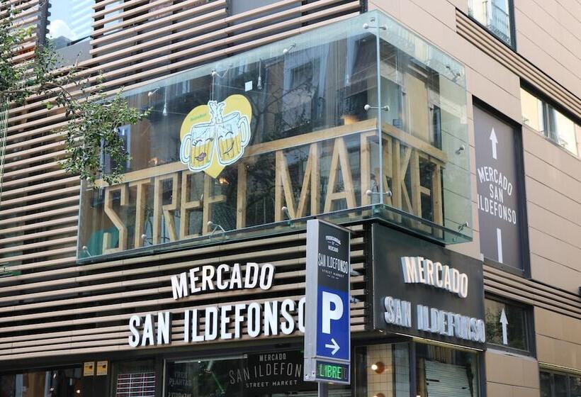 هاستل Fuencarral Rooms