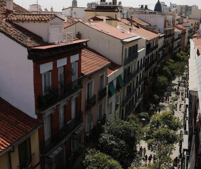 هاستل Fuencarral Rooms