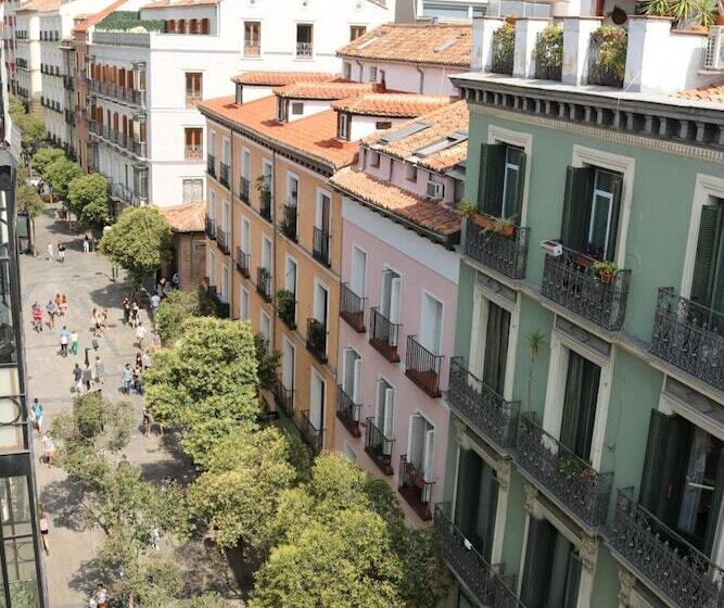 هاستل Fuencarral Rooms