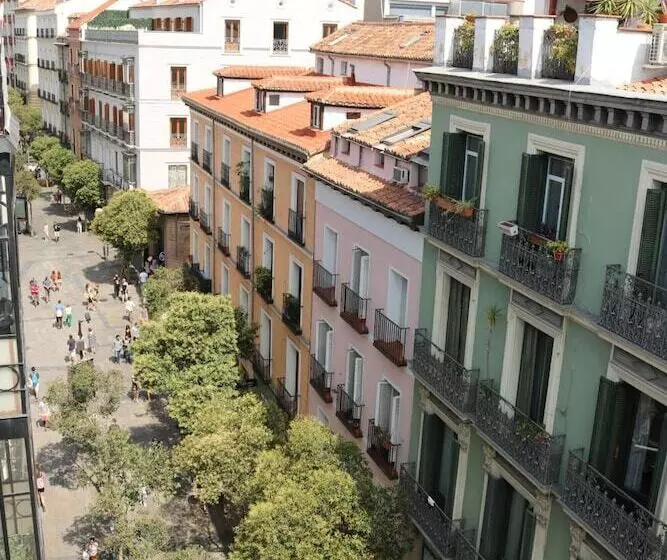 هاستل Fuencarral Rooms