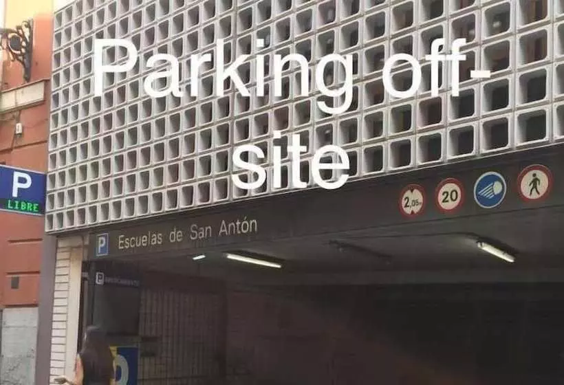 هاستل Fuencarral Rooms