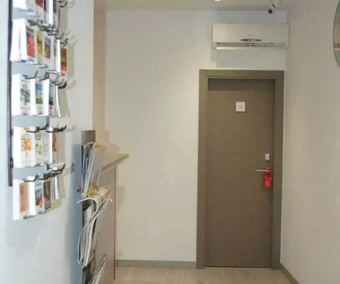 هاستل Fuencarral Rooms