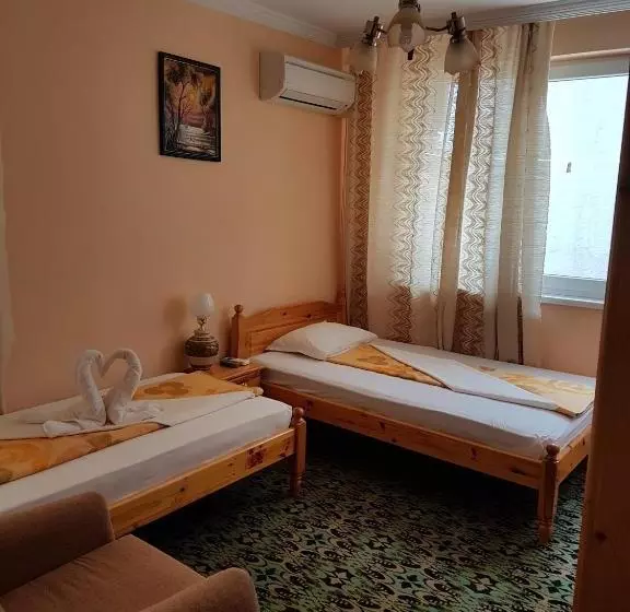 ペンション Guest Rooms Denitsa