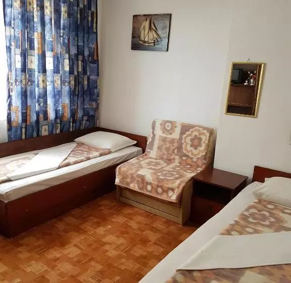 ペンション Guest Rooms Denitsa