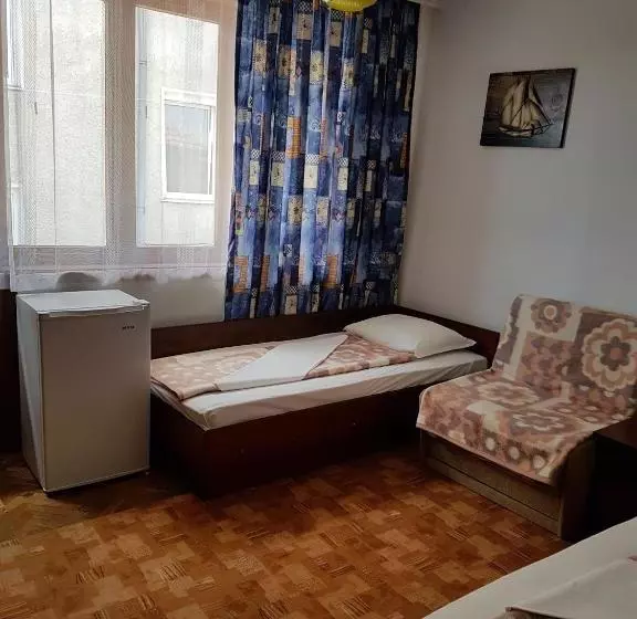 ペンション Guest Rooms Denitsa