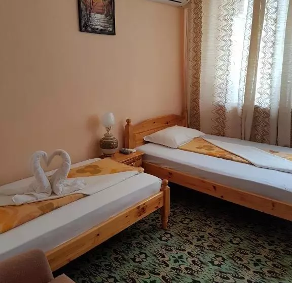 ペンション Guest Rooms Denitsa