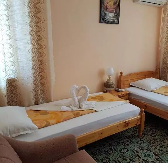 ペンション Guest Rooms Denitsa