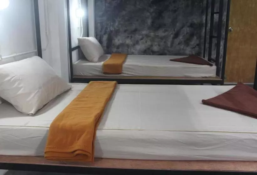 Hotelli Black Wood