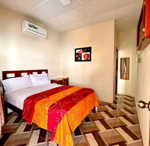 Majatalo Hostal Laurita Beach