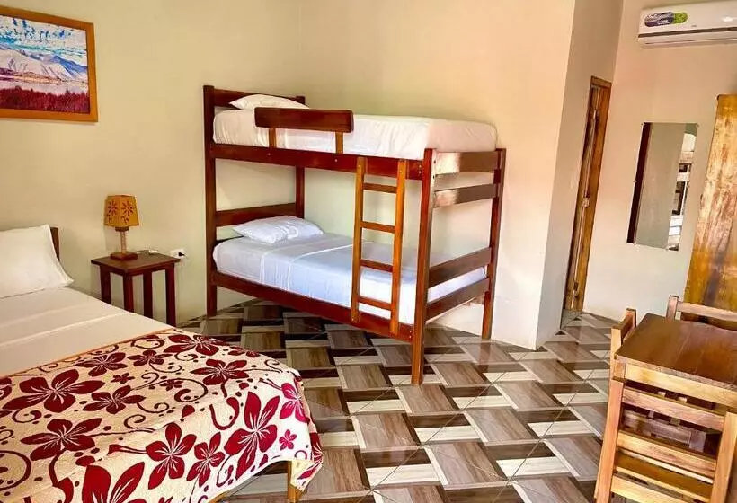 Majatalo Hostal Laurita Beach