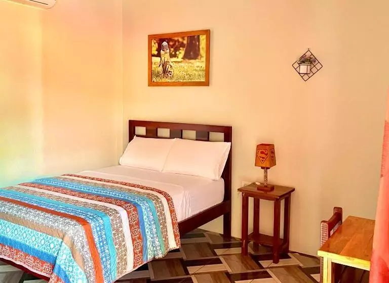 Majatalo Hostal Laurita Beach