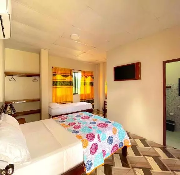 Majatalo Hostal Laurita Beach