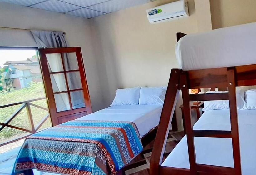 Пансион Hostal Laurita Beach