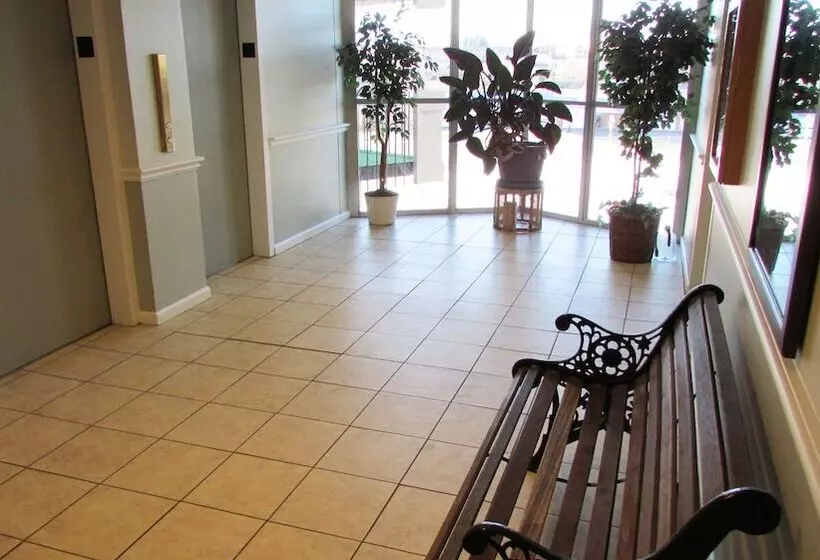 בית מלון כפרי Satellite