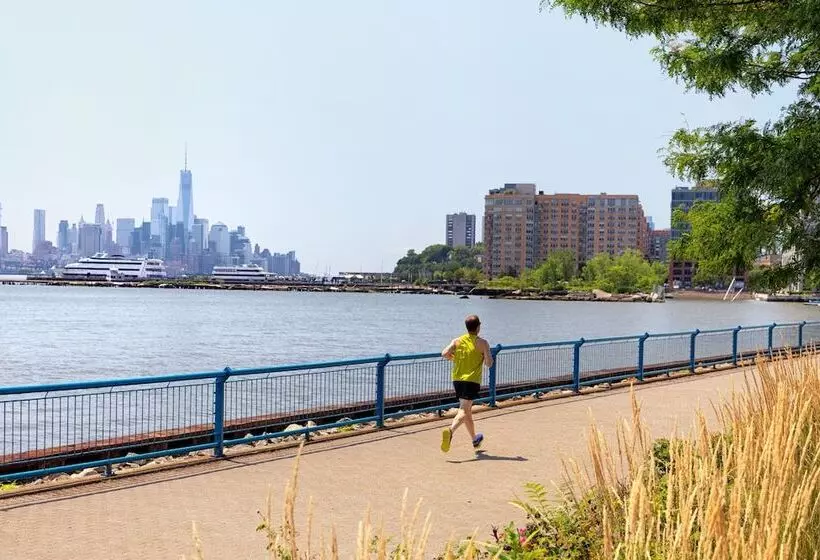 酒店 Sheraton Lincoln Harbor