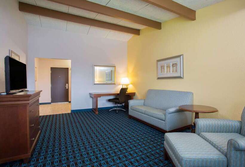 בית מלון כפרי Travelodge By Wyndham Wytheville