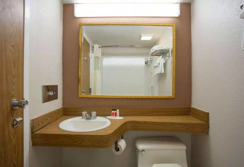 Отель Travelodge By Wyndham Wytheville