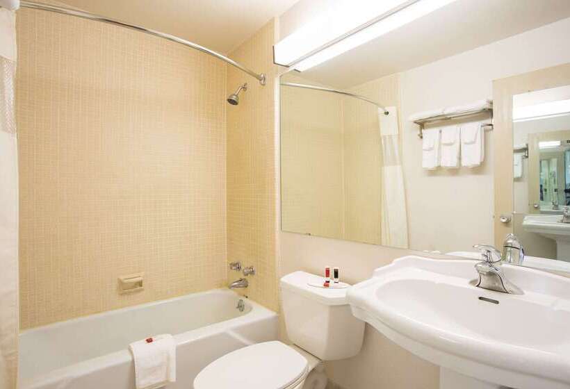 בית מלון כפרי Travelodge By Wyndham Wytheville