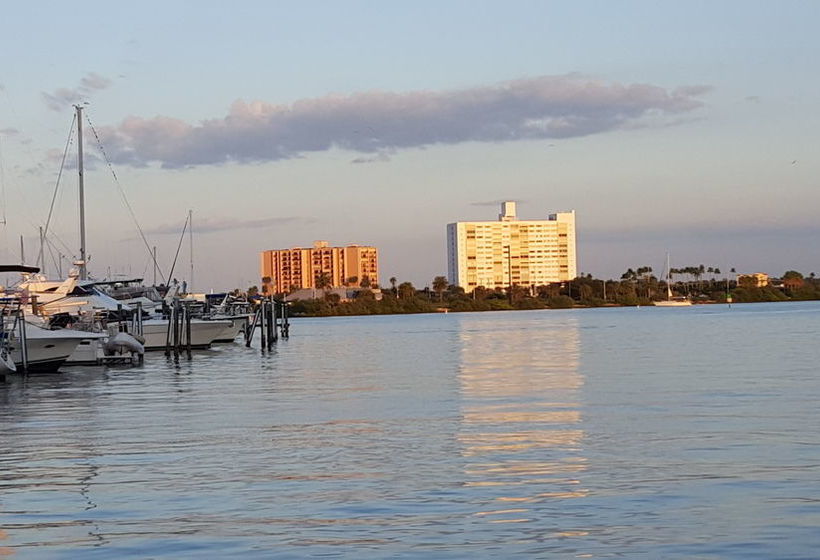 Sea Captain Resort on the Bay