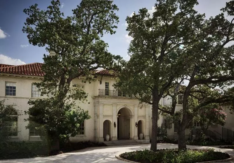 هتل Commodore Perry Estate, Auberge Resorts Collection