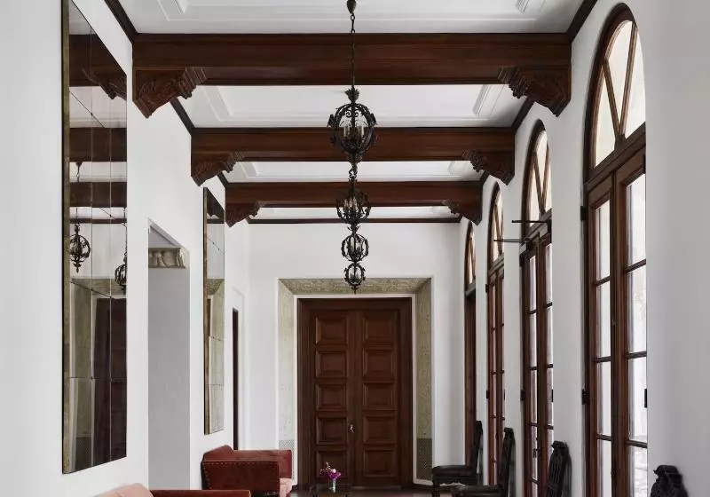 هتل Commodore Perry Estate, Auberge Resorts Collection